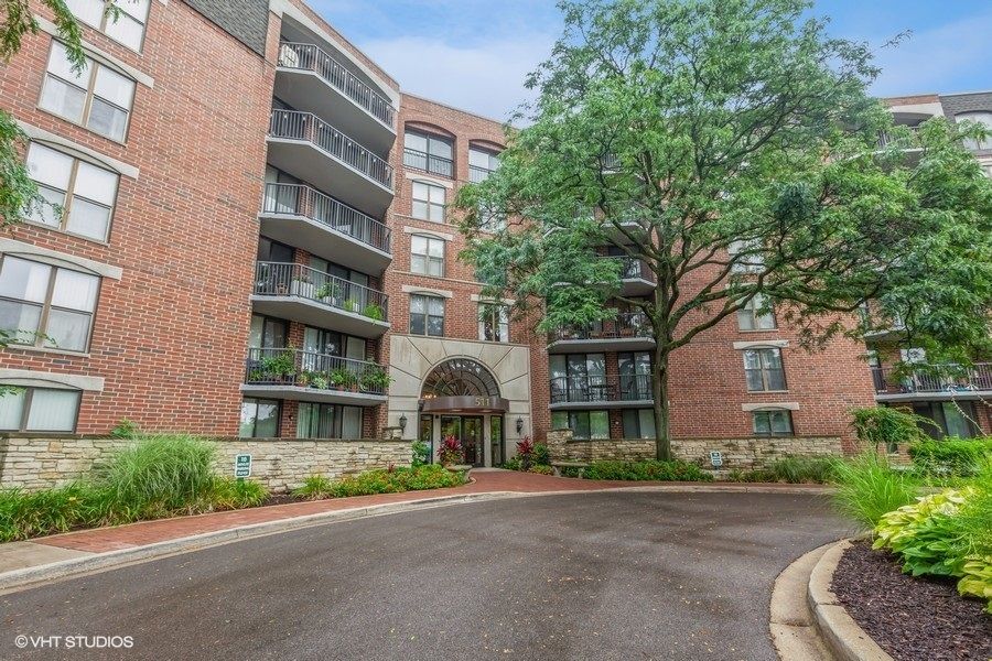 511 Aurora Avenue — Naperville, IL 60540