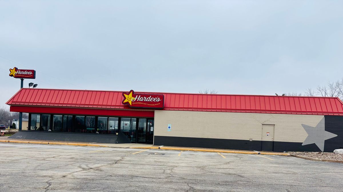 2163 Oakwood Avenue, Geneseo, IL 61254