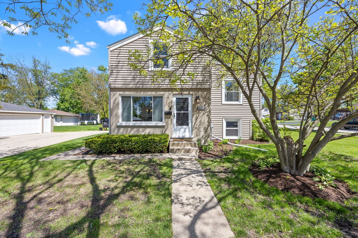 623 Green Valley Drive, Lombard, IL 60148