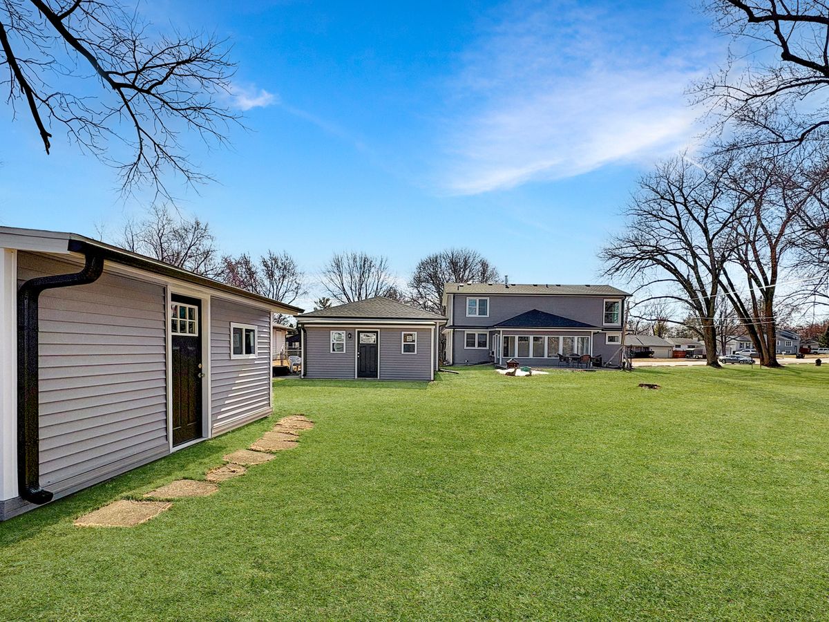 4518 Shore Drive, McHenry, IL 60050