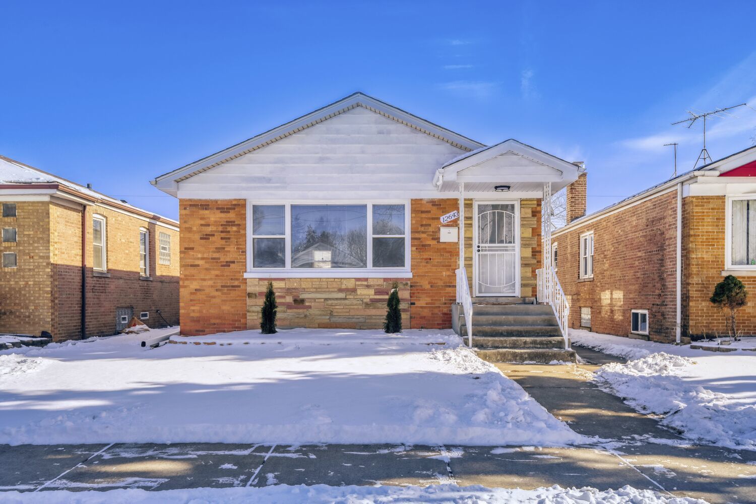 12643 S Harvard Avenue — Chicago, IL 60628