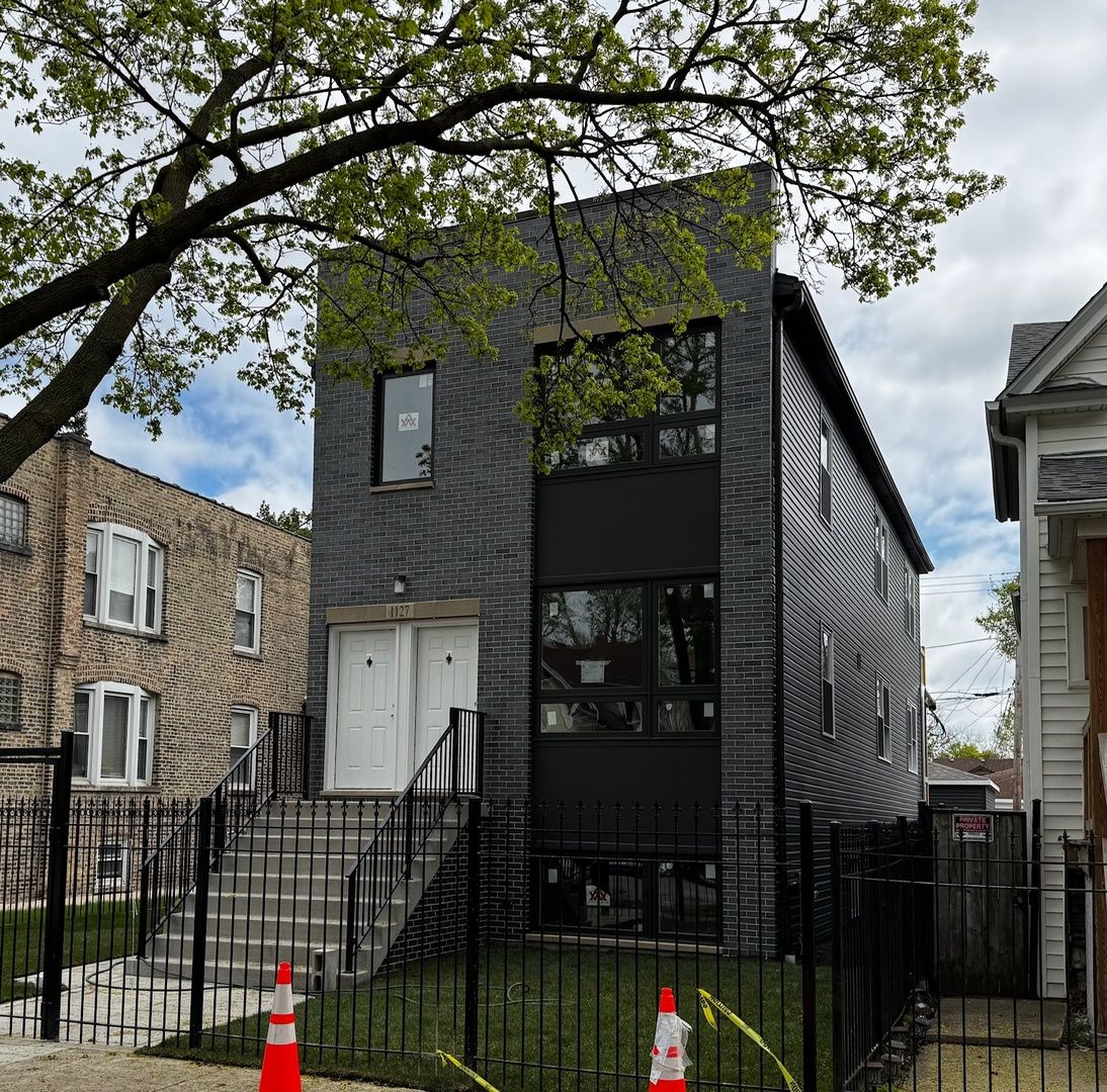 703 N Homan Avenue — Chicago, IL 60624