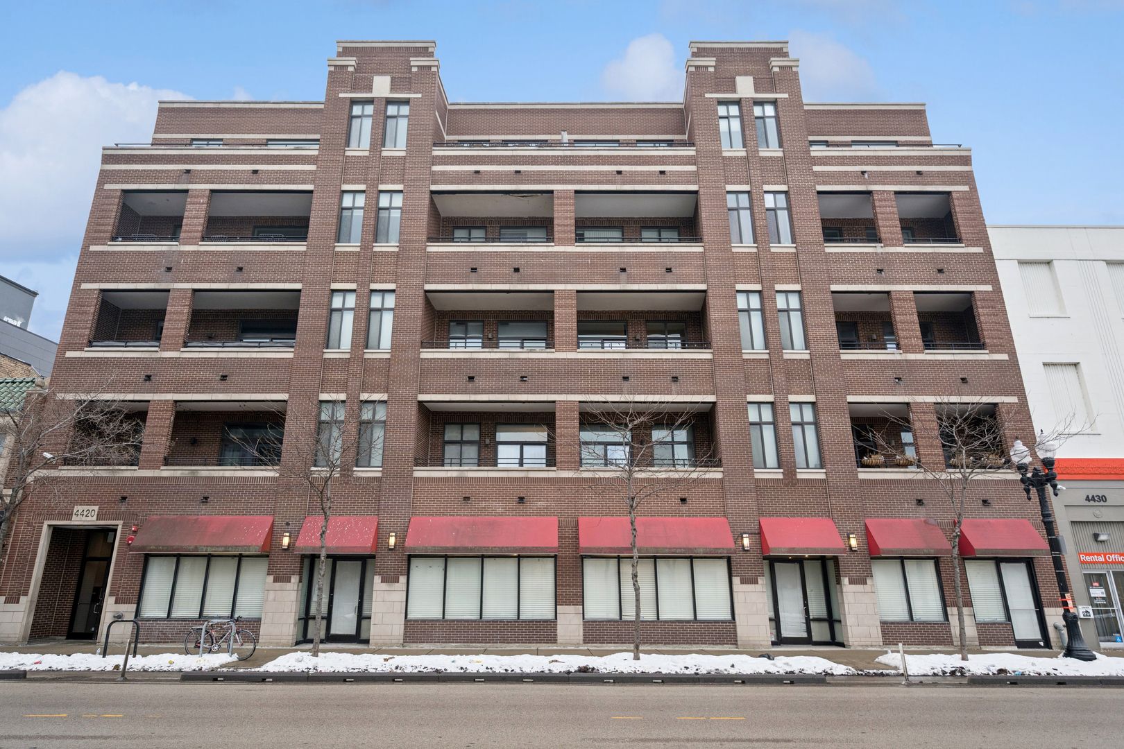 4422 N Clark Street — Chicago, IL 60640