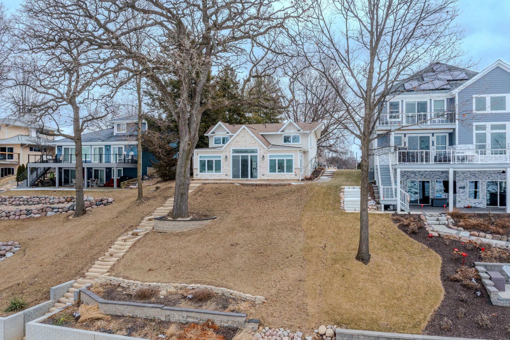 1590 Lake Holiday Drive — Lake Holiday, IL 60548