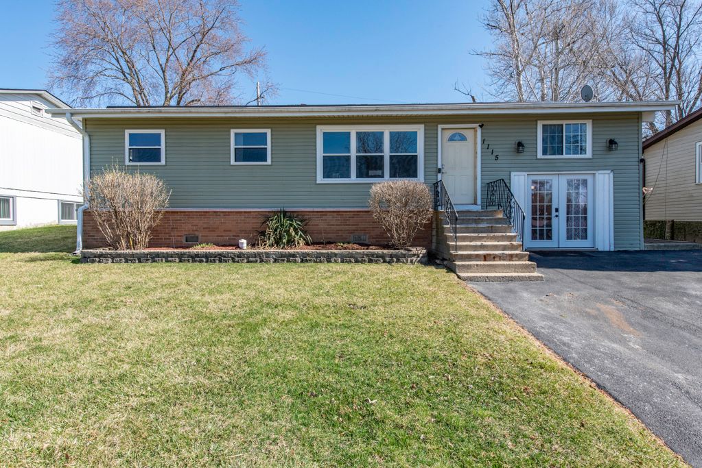 1115 Hillwood Circle — Round Lake Beach, IL 60073