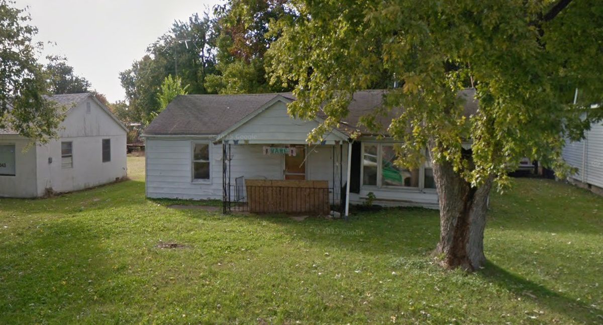 713 Burrell Street, Carmi, IL 62821