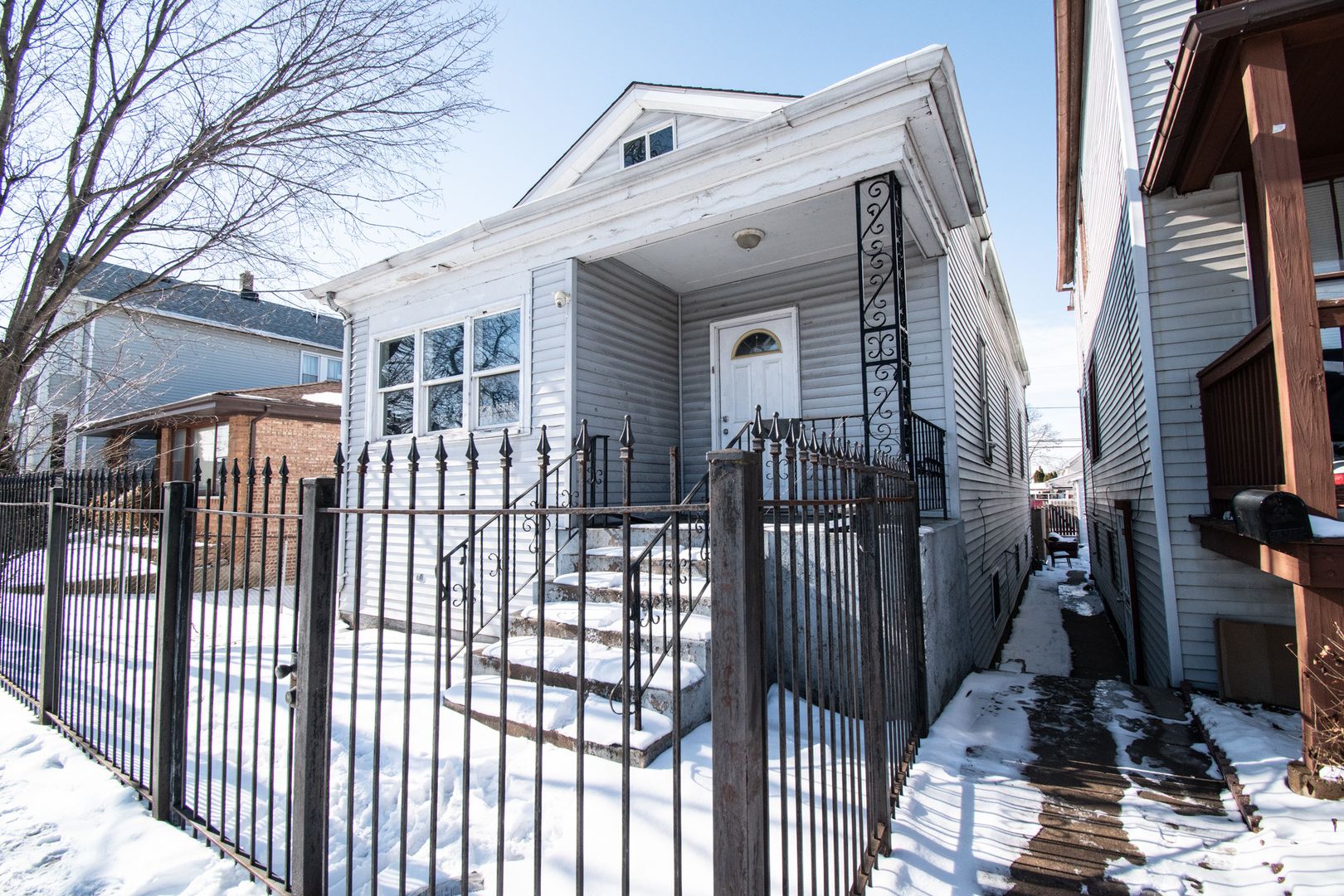 10516 S Avenue L — Chicago, IL 60617