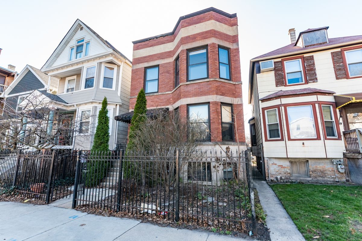 4612 CLAREMONT Avenue, Chicago, IL 60625