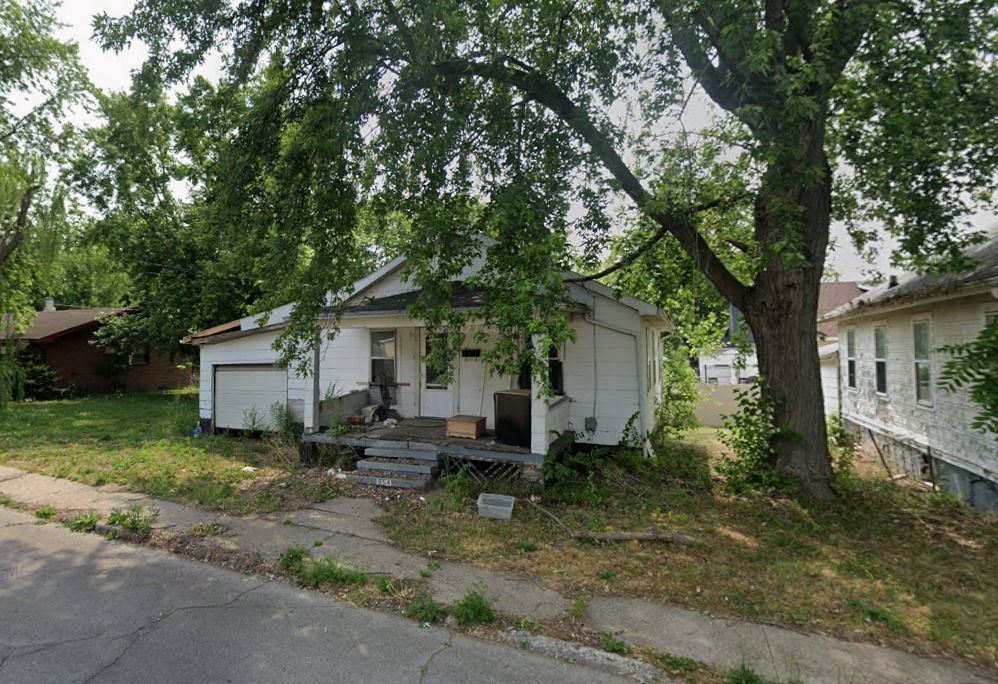 654 N Avenue B, Canton, IL 61520