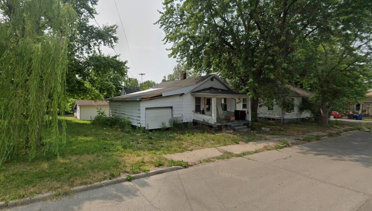 654 N Avenue B, Canton, IL 61520