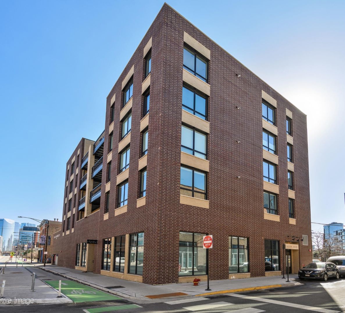 680 N Milwaukee Avenue #503 — Chicago, IL 60642