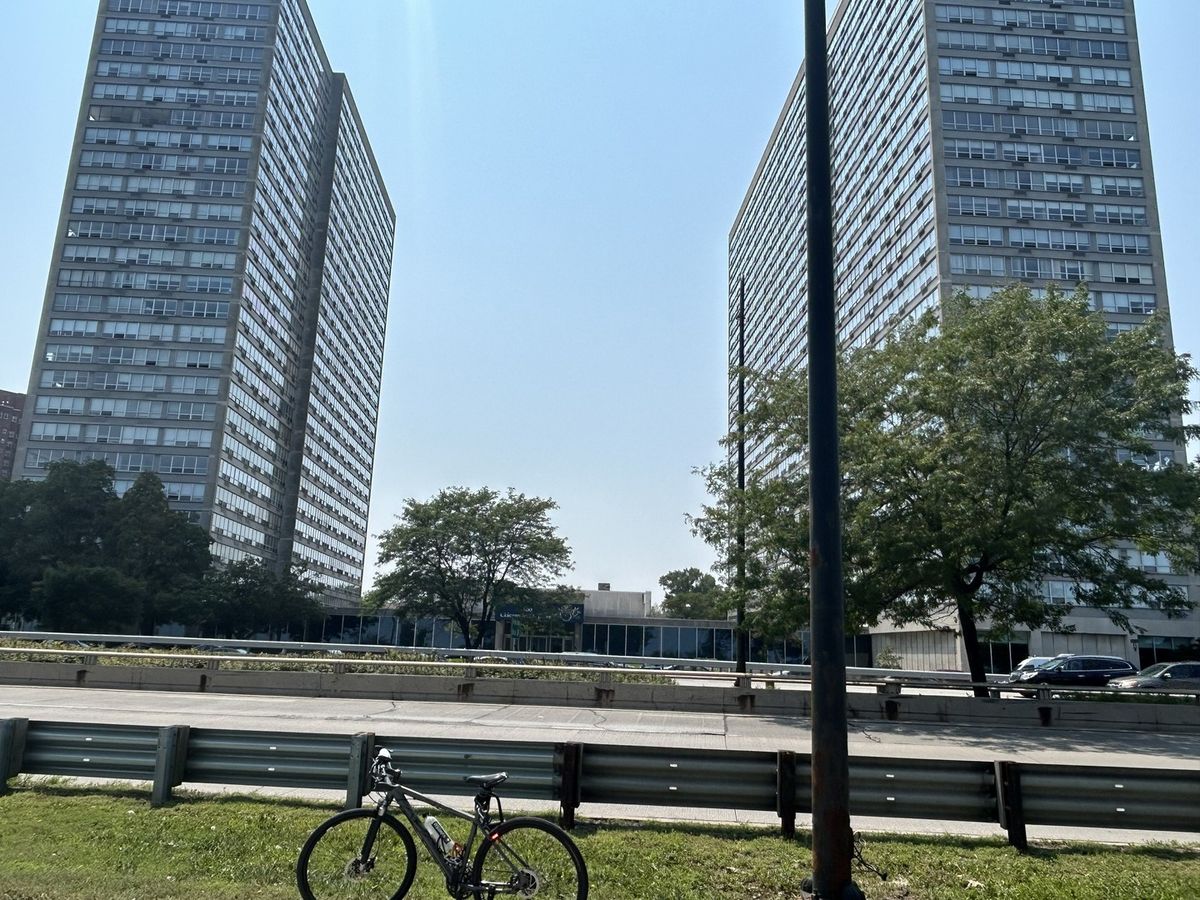 4800 Chicago Beach Drive, Chicago, IL 60615