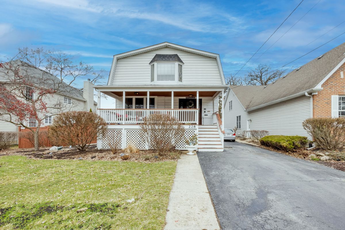 228 Grove Street, Lombard, IL 60148