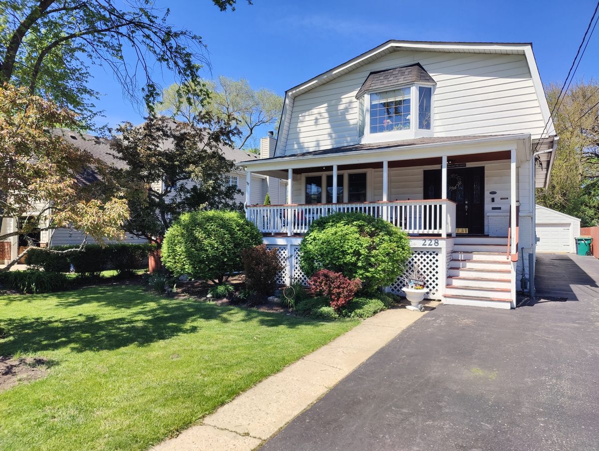 228 Grove Street, Lombard, IL 60148