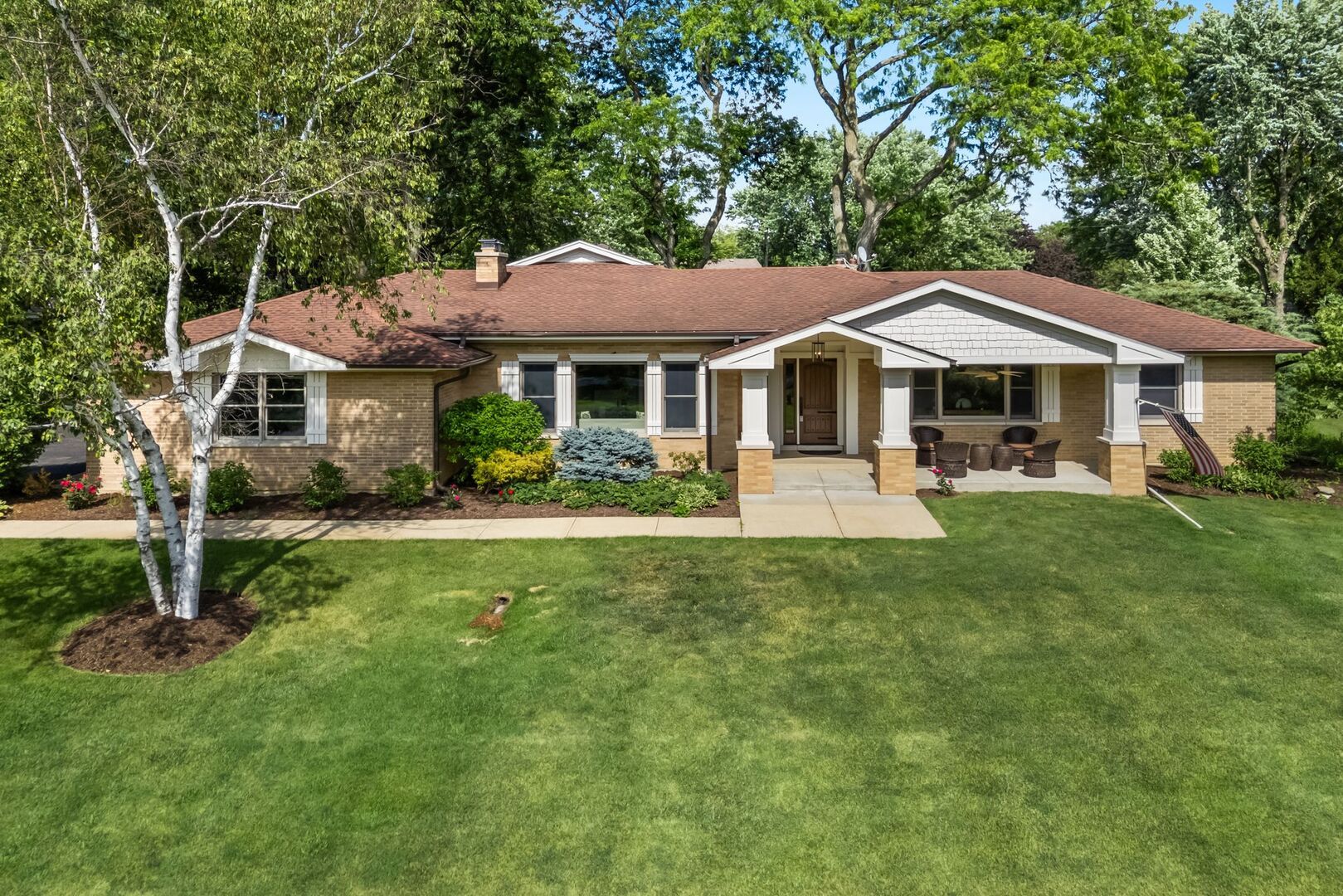 1043 Blackburn Drive — Inverness, IL 60067
