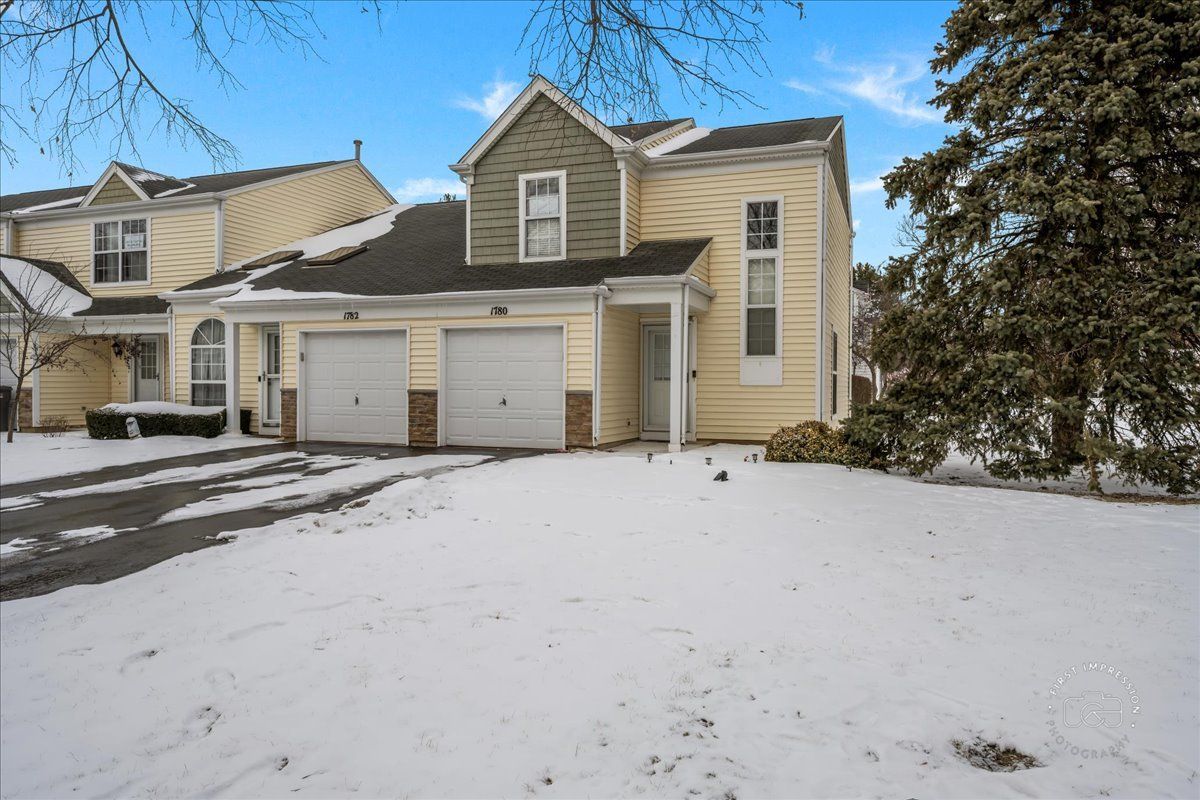 1780 College Green Drive — Elgin, IL 60123