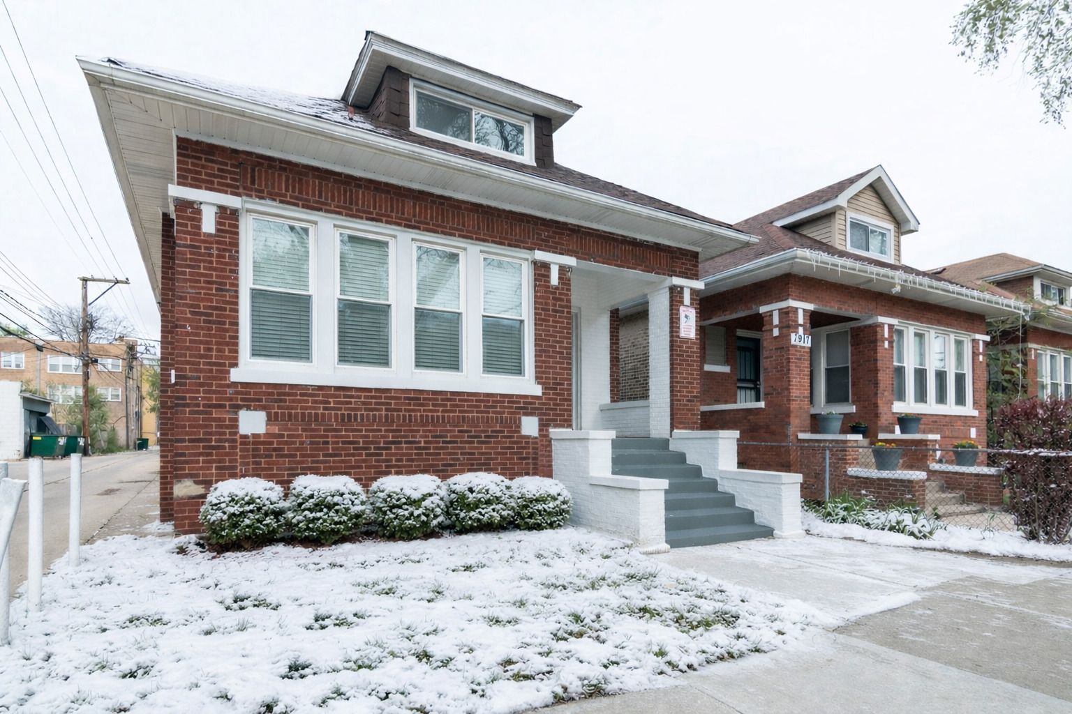 7915 S Paxton Avenue — Chicago, IL 60617