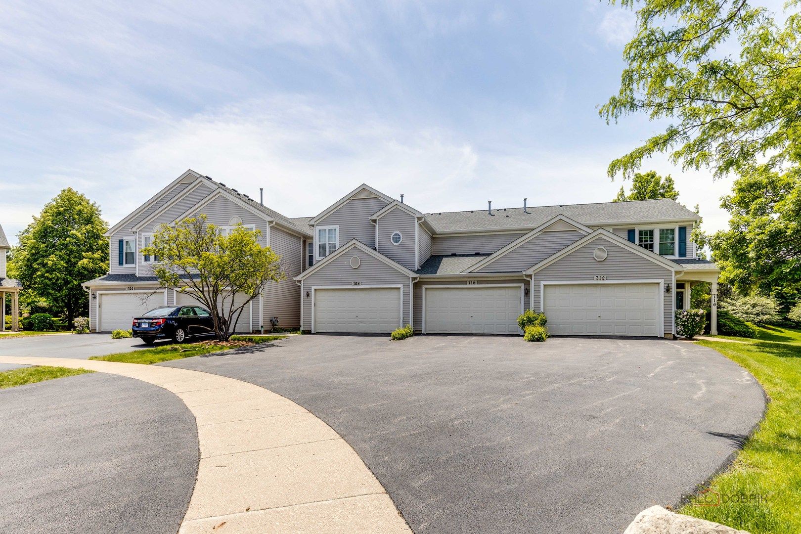 708 Valley View Court — Aurora, IL 60502