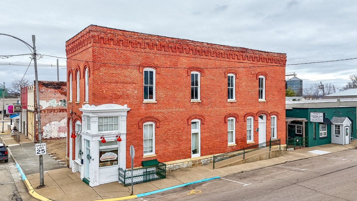 233 5th Street, Lacon, IL 61540