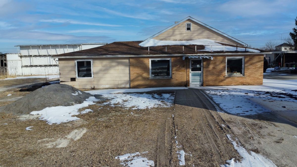 7429 Chinquy, St. Anne, IL 60964