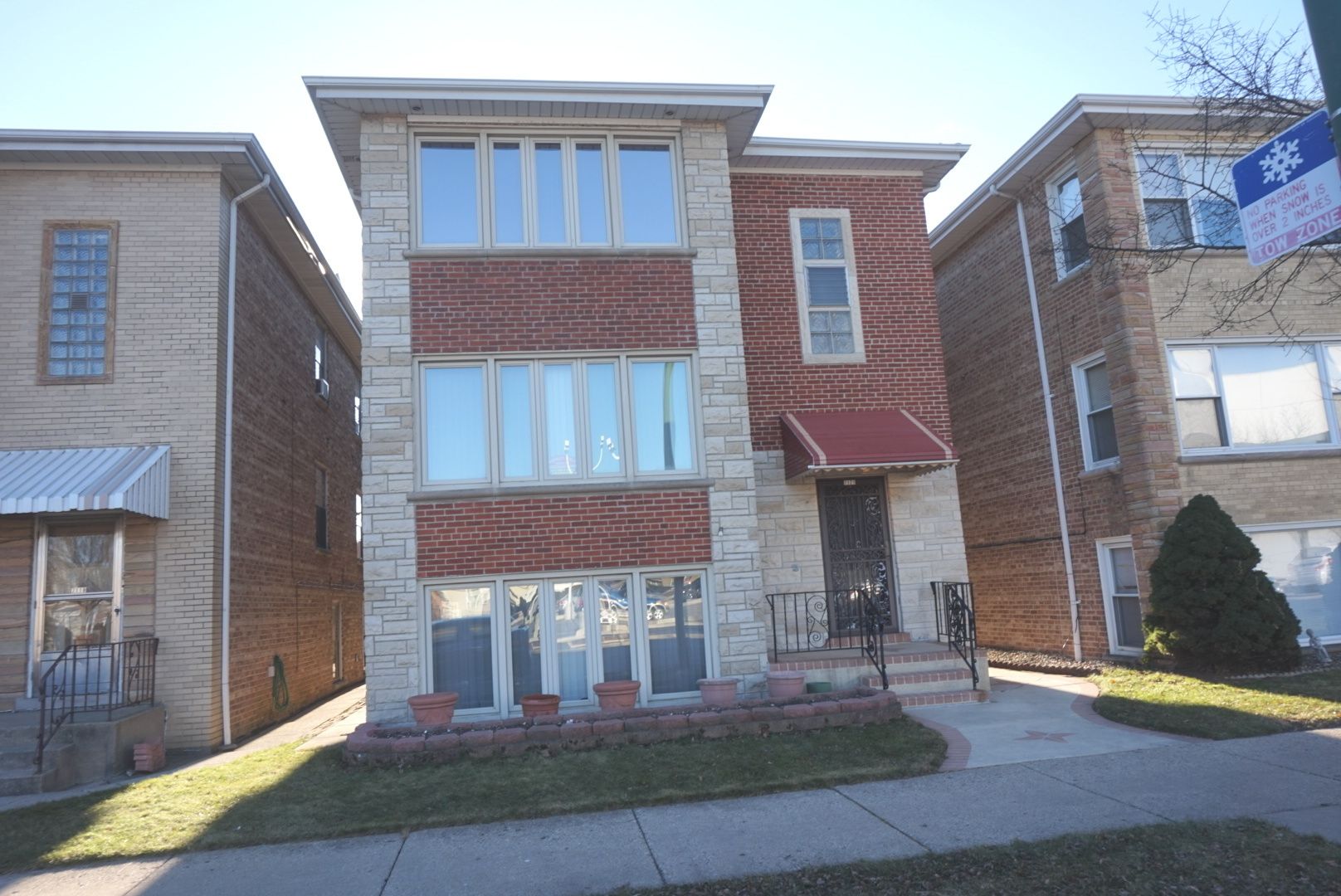 7121 W Foster Place #1 — Chicago, IL 60656