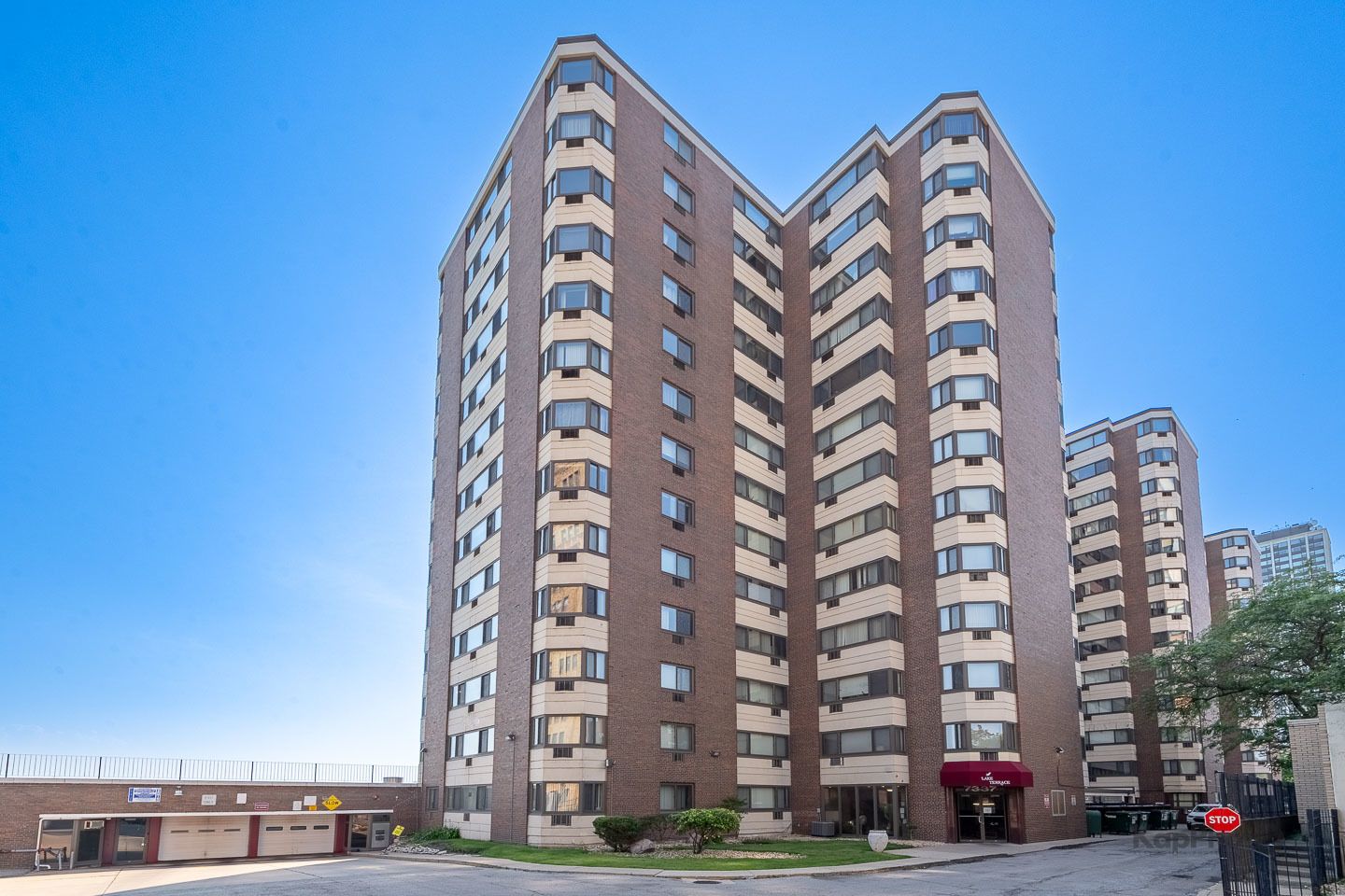 7337 S South Shore Drive #902 — Chicago, IL 60649