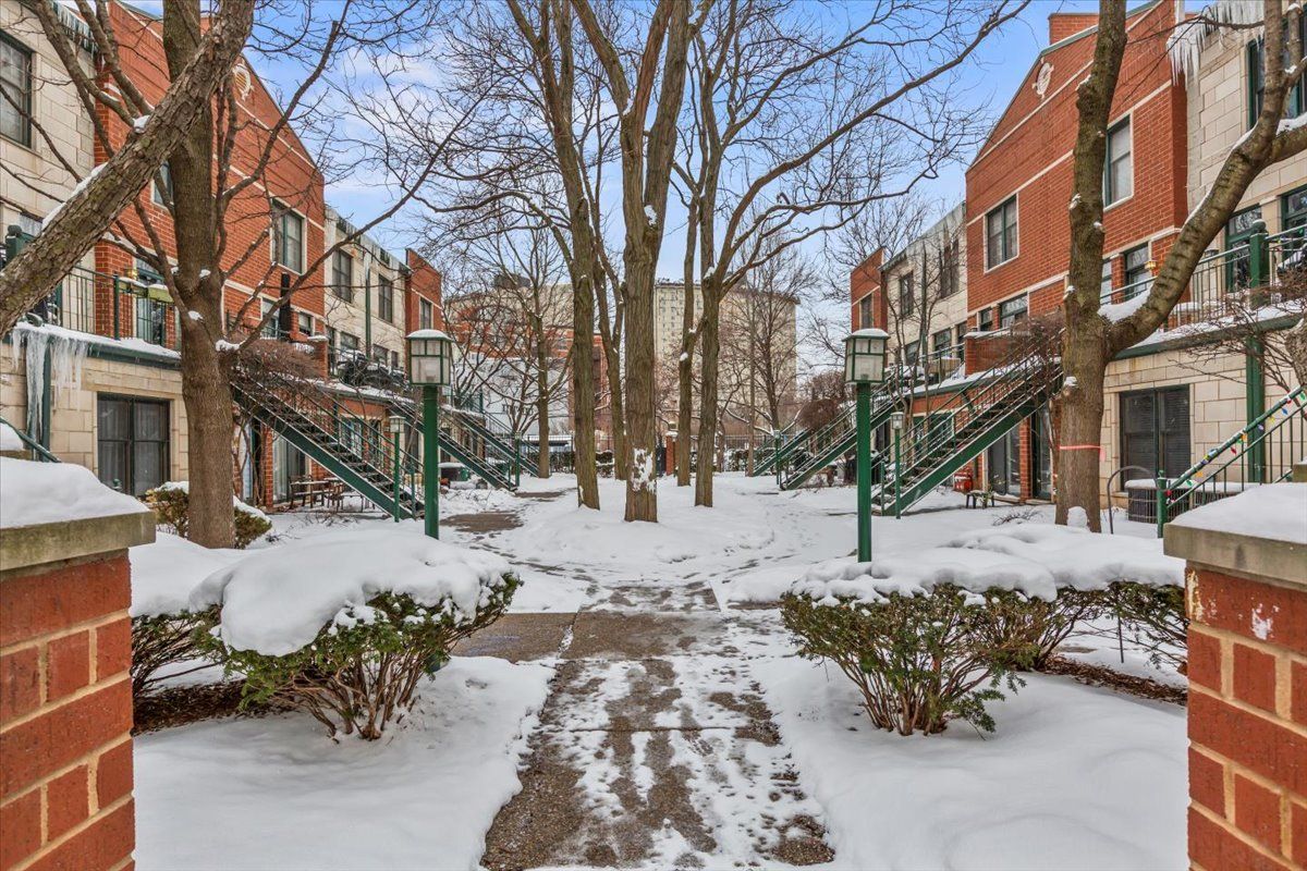 1812 S DEARBORN Street #43 — Chicago, IL 60616