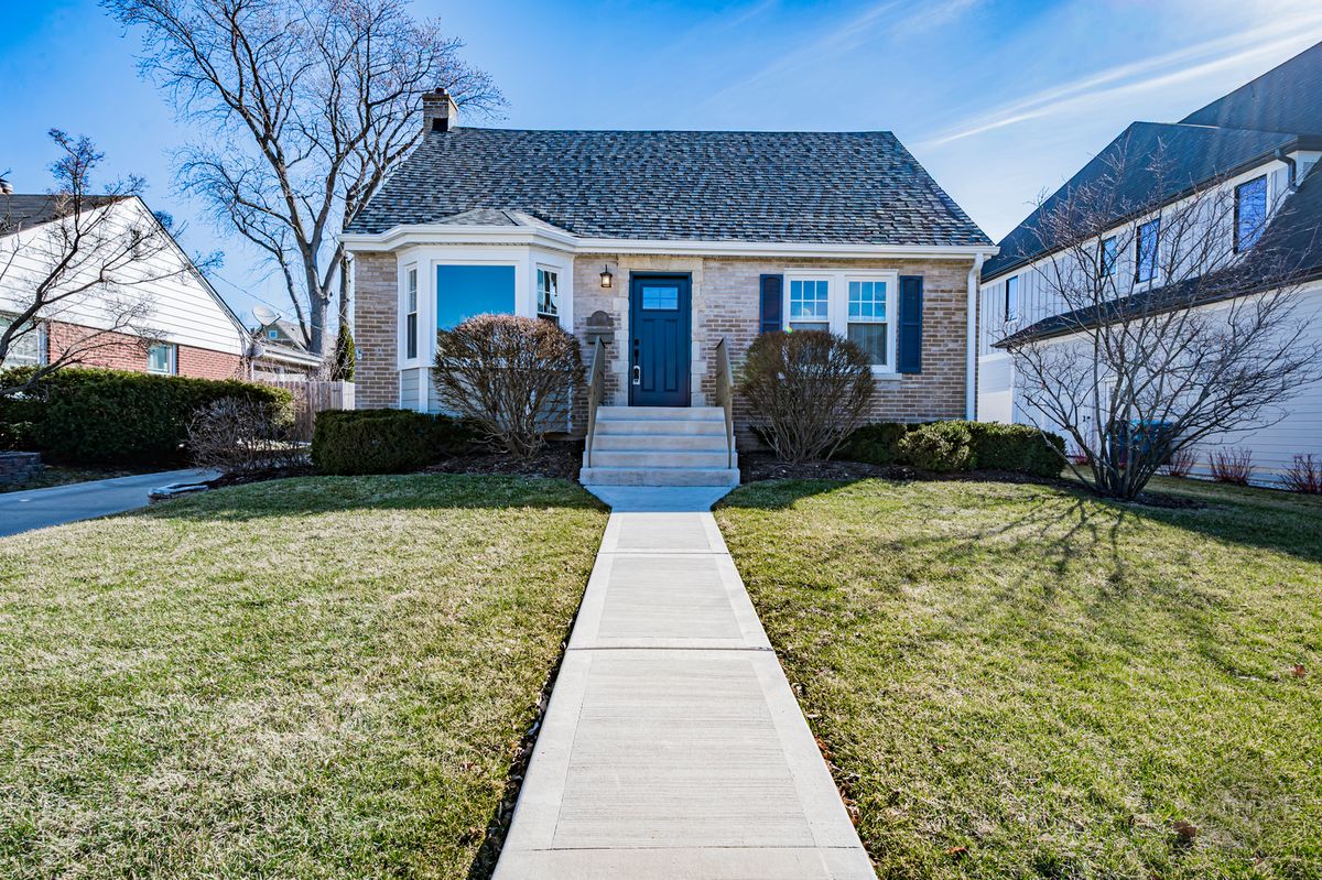 593 Sunnyside Avenue, Elmhurst, IL 60126