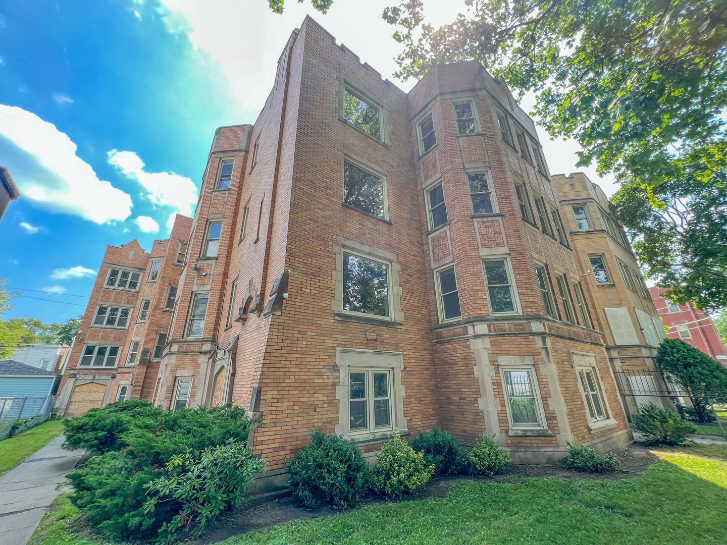 7951 S Muskegon Avenue — Chicago, IL 60617