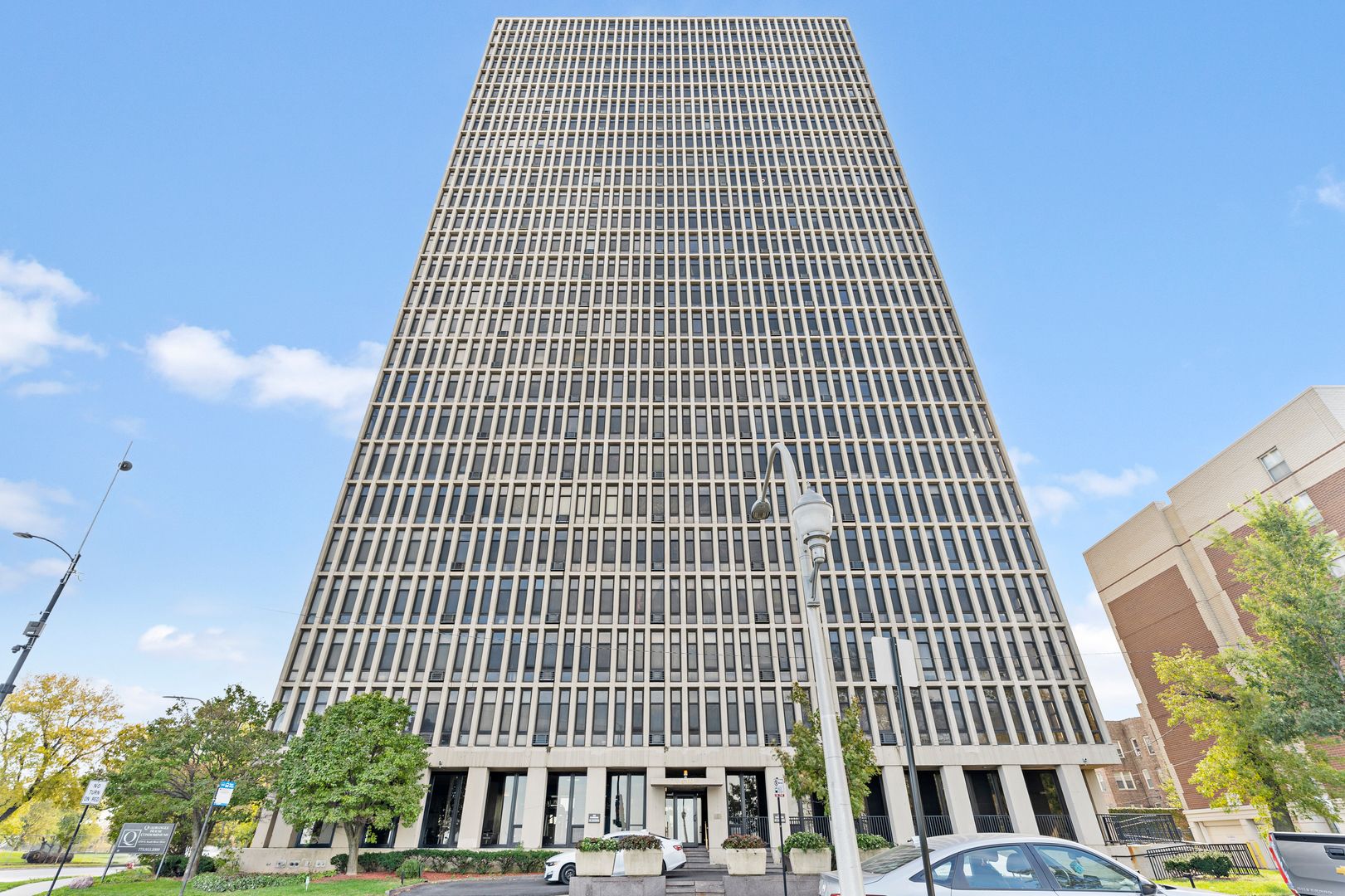 6700 S SOUTH SHORE Drive #24E — Chicago, IL 60649