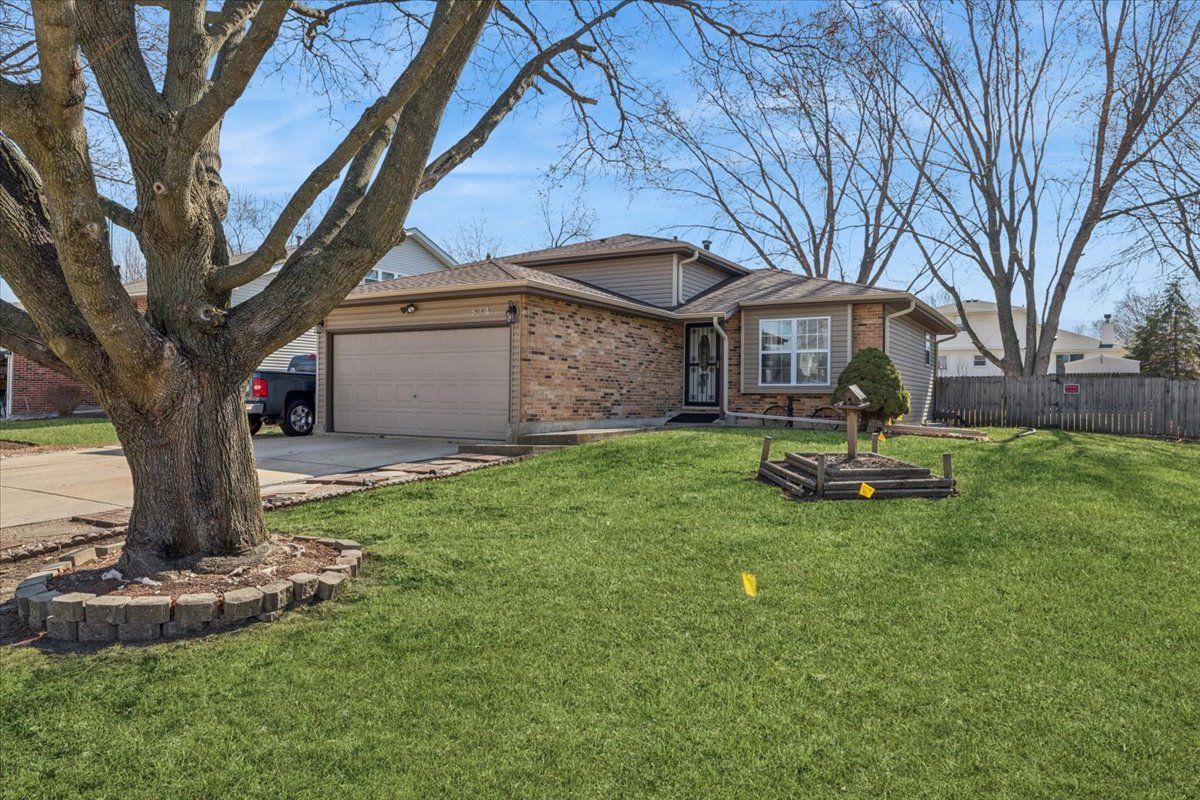 834 River Drive — Carol Stream, IL 60188