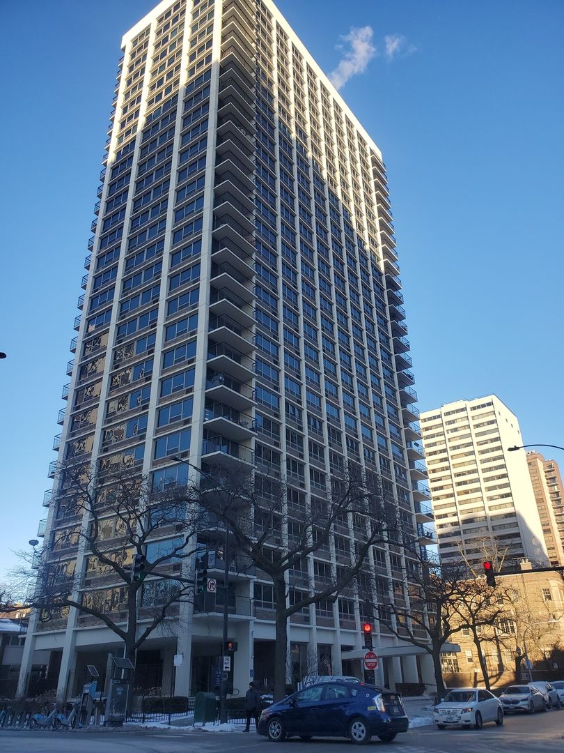 88 W SCHILLER Street #2305L — Chicago, IL 60610