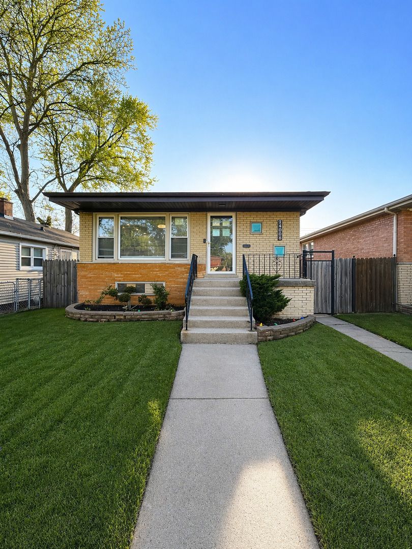 14008 S Saginaw Avenue — Burnham, IL 60633
