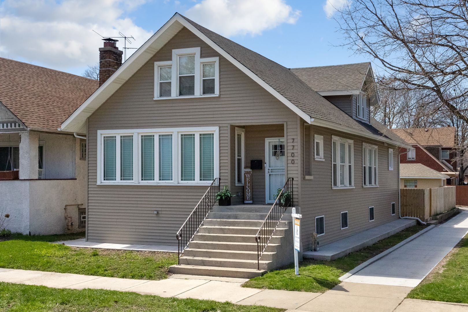 7700 S Paxton Avenue — Chicago, IL 60649