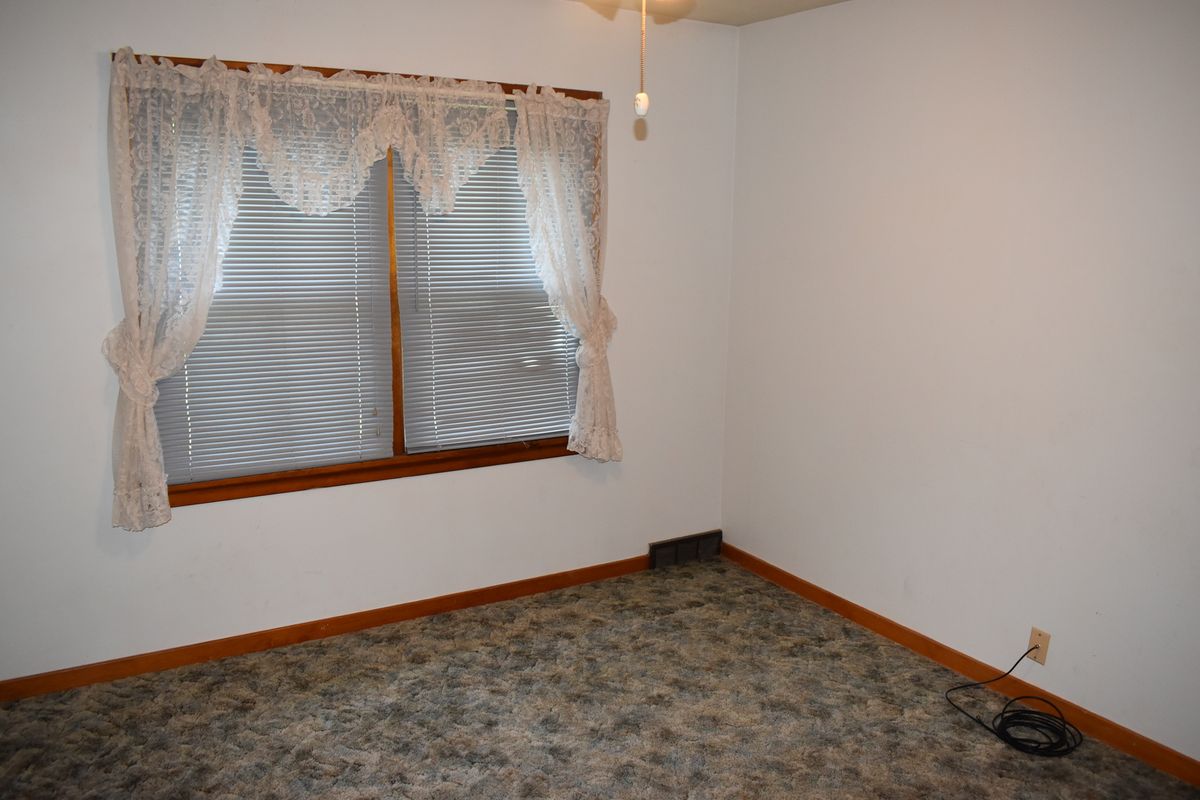 211 Monroe Street, Flanagan, IL 61740