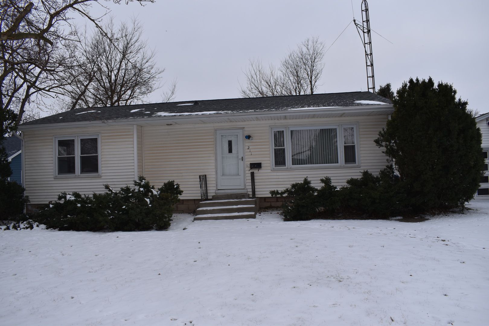 211 N Monroe Street — Flanagan, IL 61740