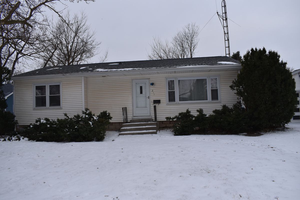 211 Monroe Street, Flanagan, IL 61740