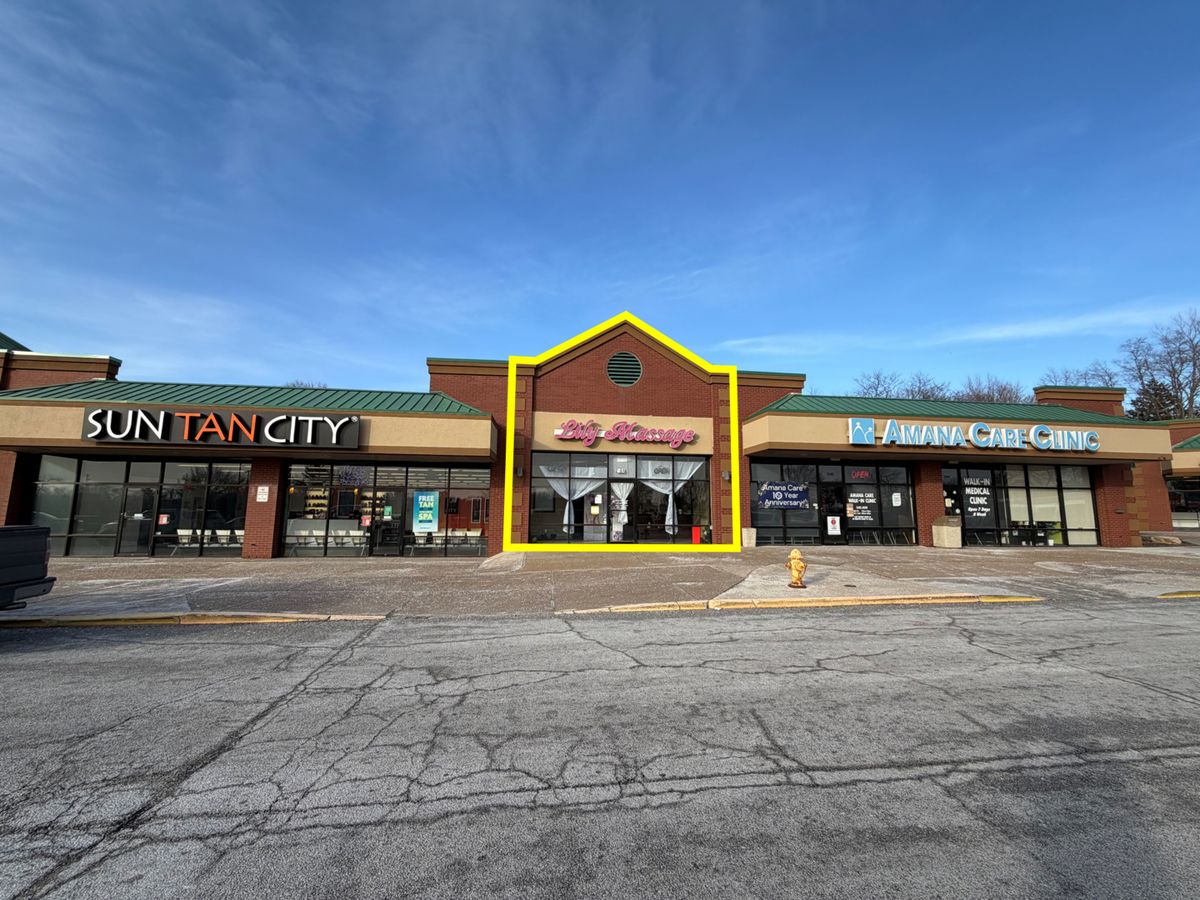 2140 KIMBERLY Road, Davenport, IA 52806