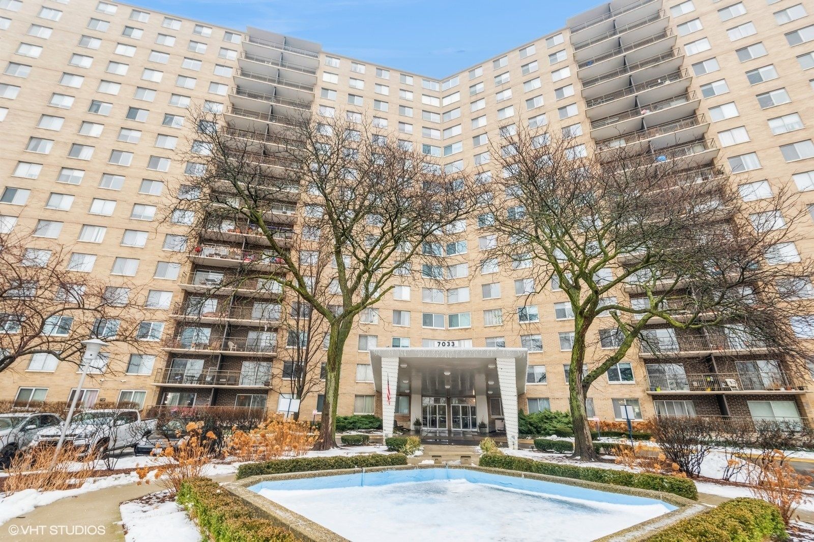 7033 N Kedzie Avenue #902 — Chicago, IL 60645