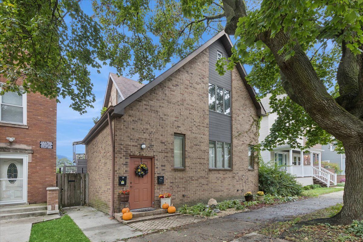 5113 W Strong Street — Chicago, IL 60630