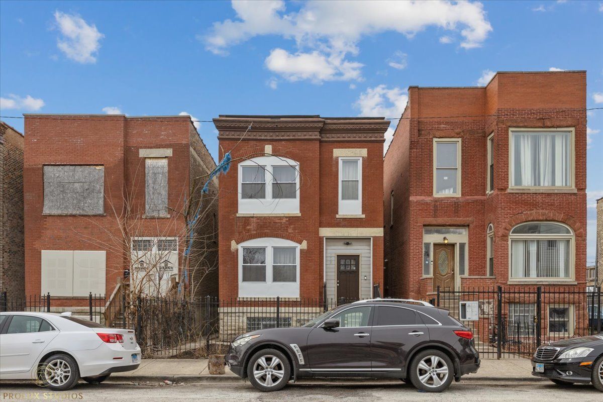 352 N Avers Avenue — Chicago, IL 60624