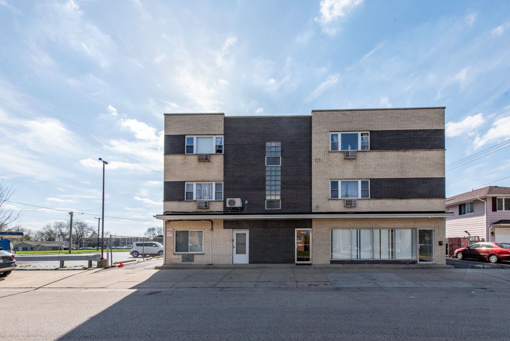 2052 Western Avenue — Waukegan, IL 60087
