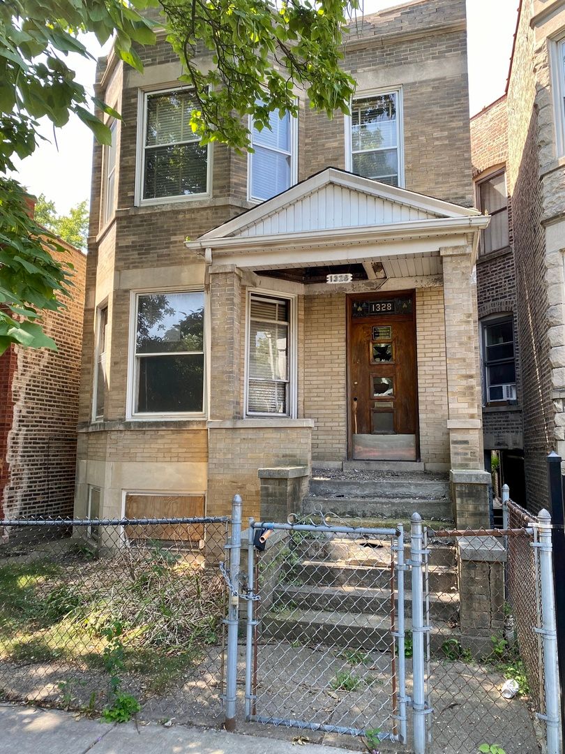 1328 N Avers Avenue — Chicago, IL 60651