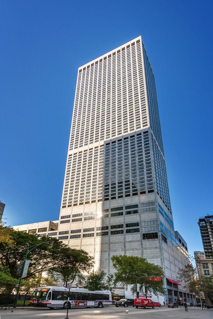 180 E Pearson Street #6802 — Chicago, IL 60611