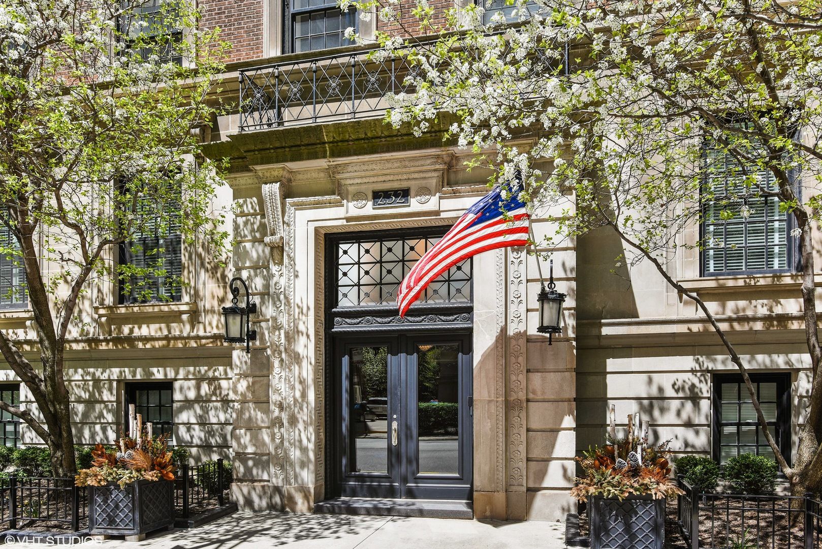 232 E Walton Place #4E — Chicago, IL 60611