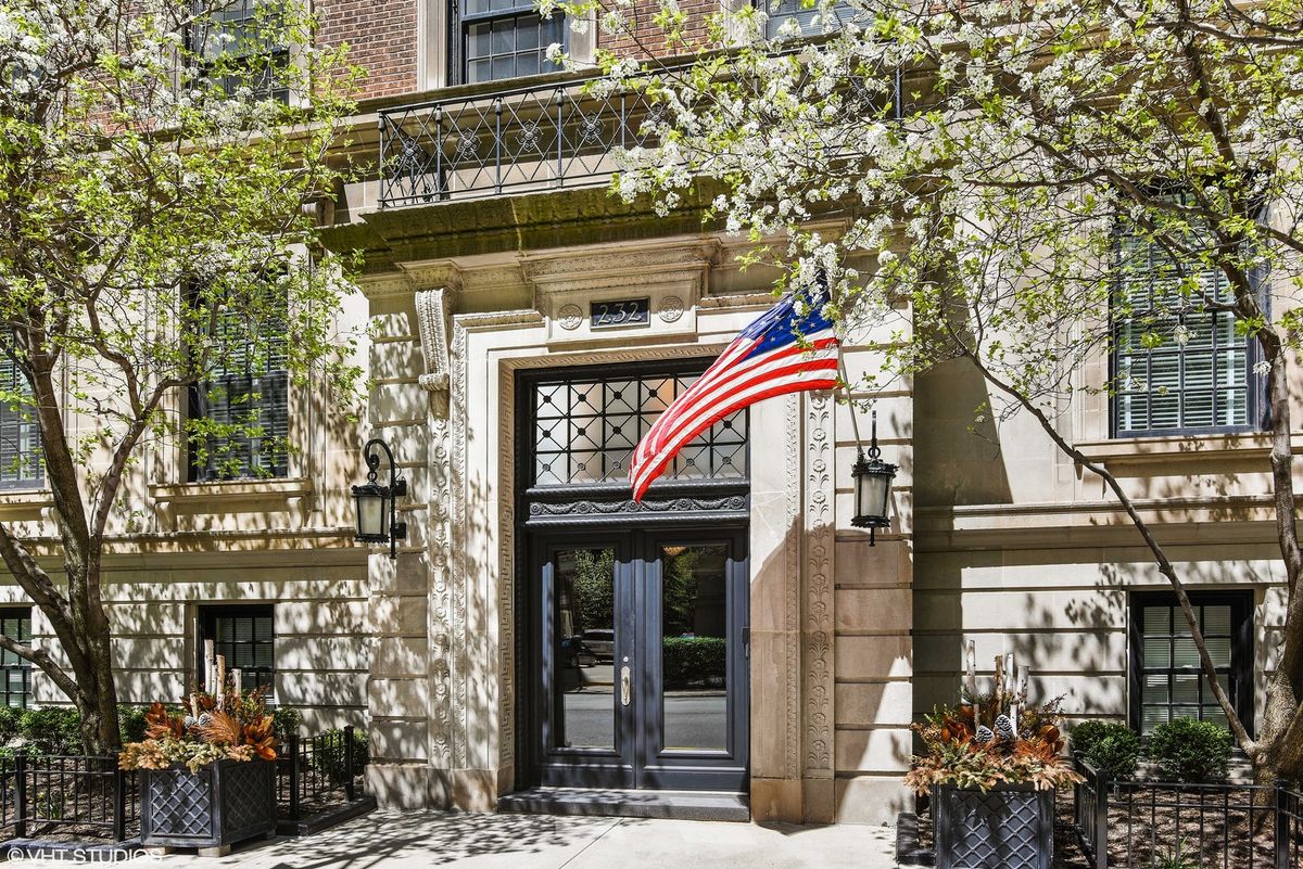232 Walton Place, Chicago, IL 60611