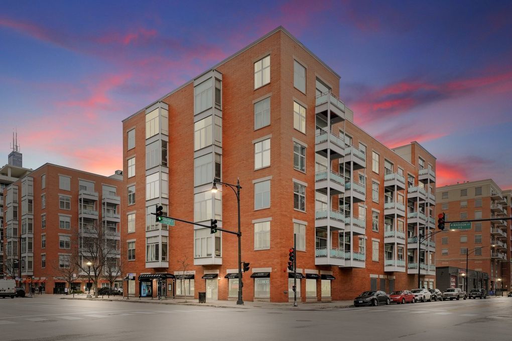 949 Madison Street, Chicago, IL 60607