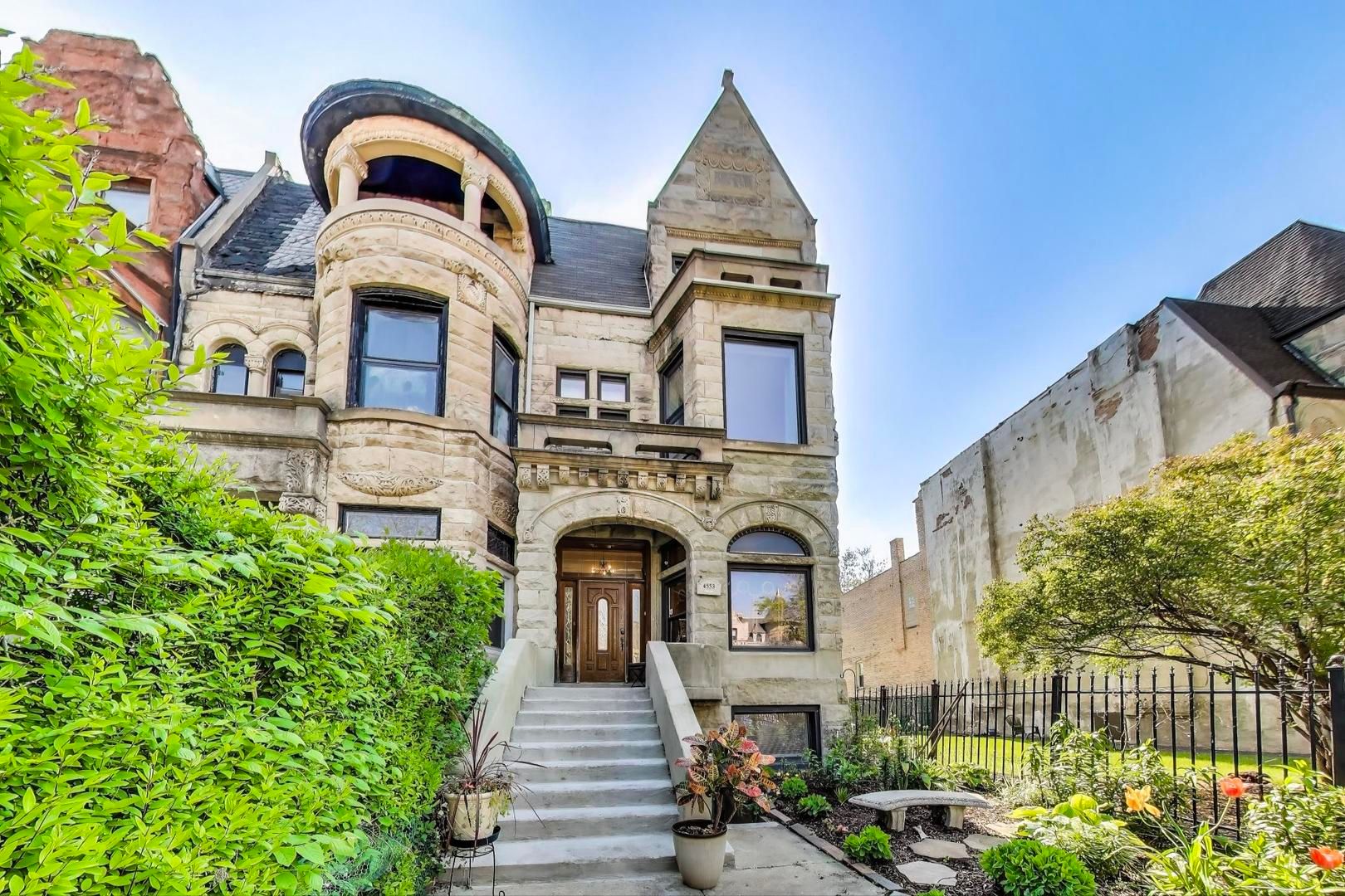 4553 S Ellis Avenue — Chicago, IL 60653