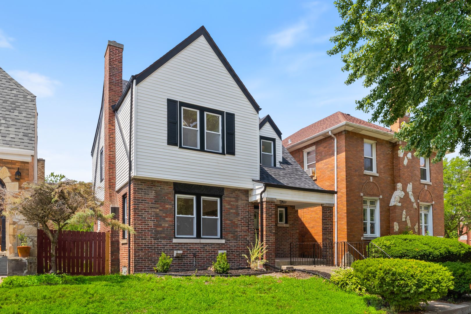 11304 S Lowe Avenue — Chicago, IL 60628