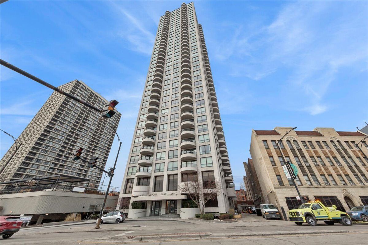 2020 N Lincoln Park West #14B — Chicago, IL 60614